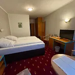 Zur Heinzebank Hotel 3*