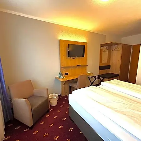 Zur Heinzebank 3*
