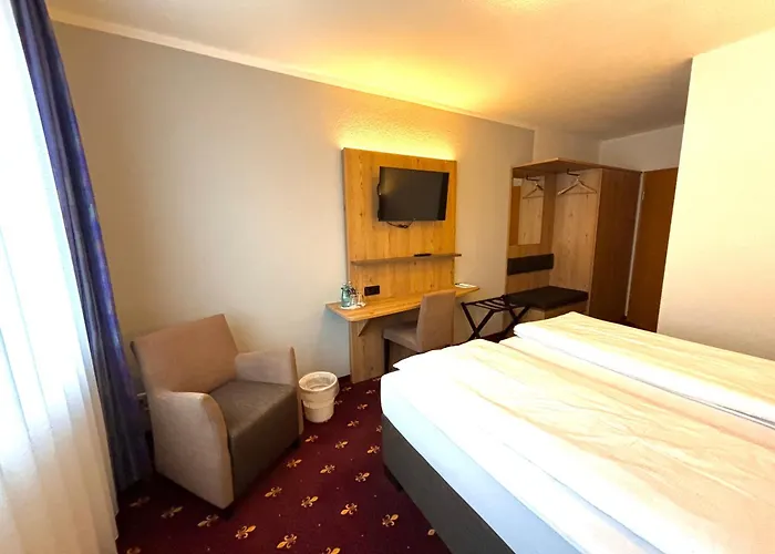 Zur Heinzebank فندق